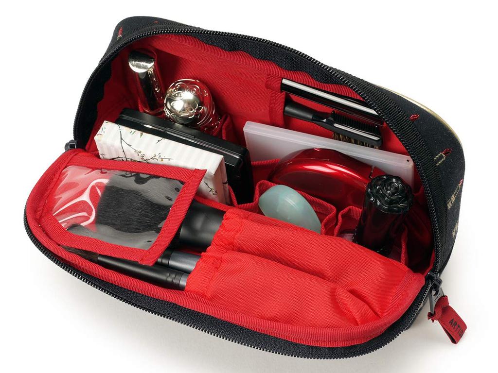 Artisan & Artist Slope Shape Pouch <Valiant Rouge> 8WP-LI110H Black