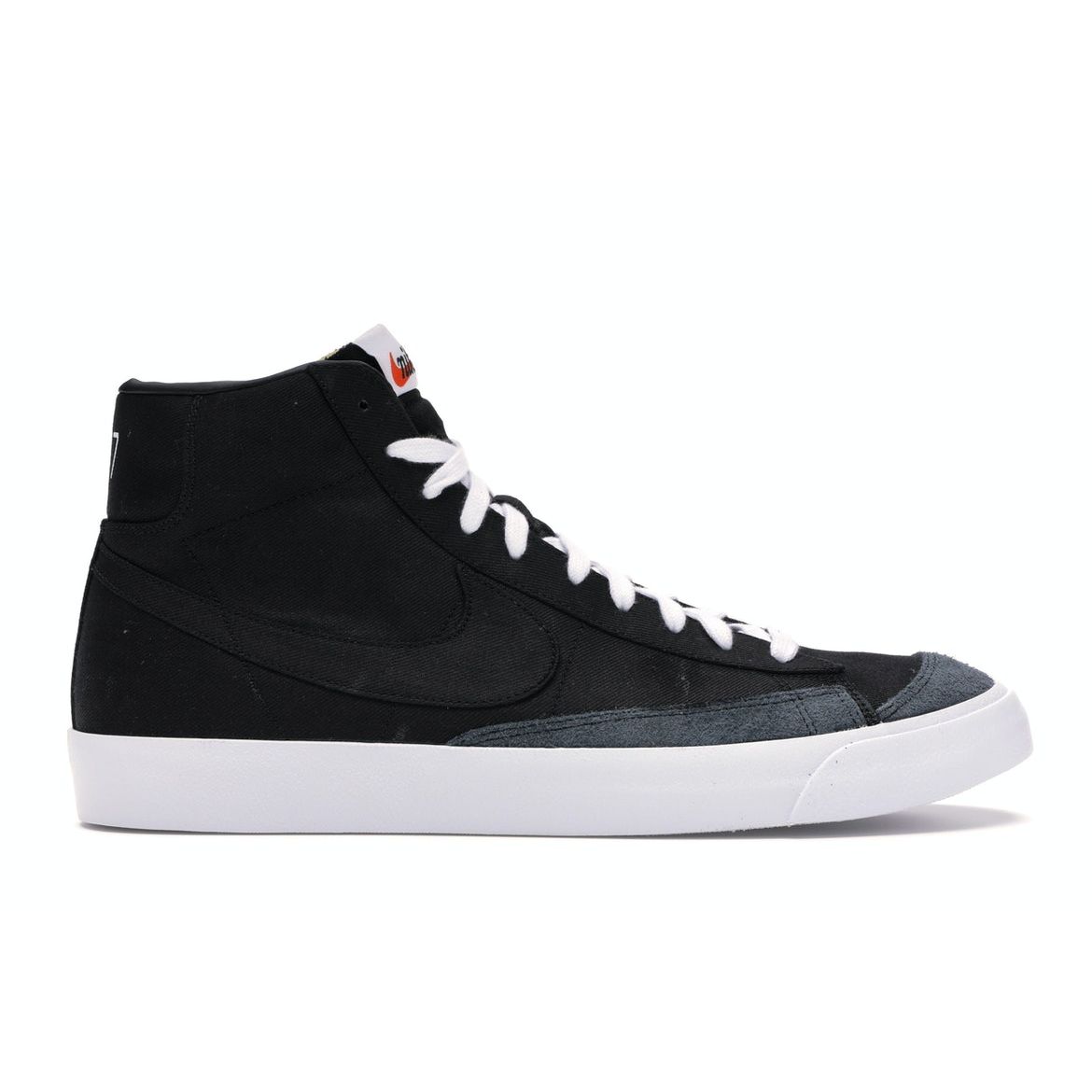 

Черные кроссовки унисекс Nike Blazer Mid 77 Canvas белые CD8238-001