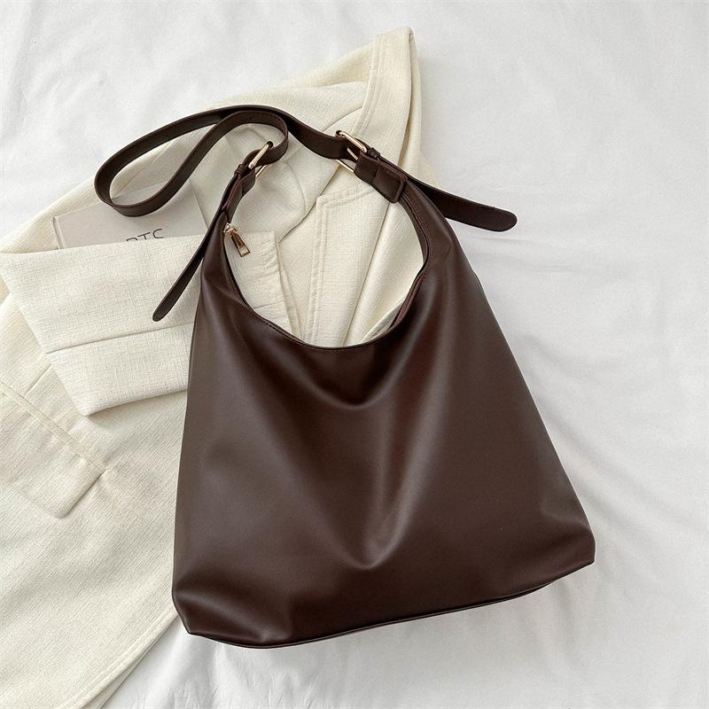 2025 winter new Korean version fashion shoulder bag trendy personalized messenger bag simple casual large capacity tote bag