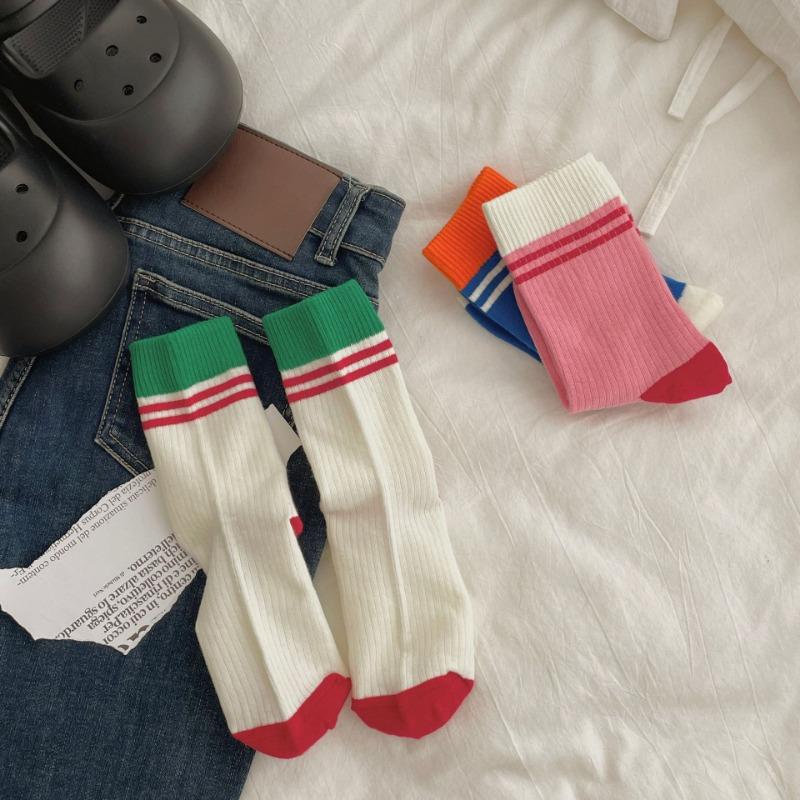 Frühlings- und Sommerkollektion: Patchwork Farbblock Gestreifte Plüschsocken, Baumwollsocken für Damen, Süße und Mädchenhafte Wadenhohe Socken, Schulstil