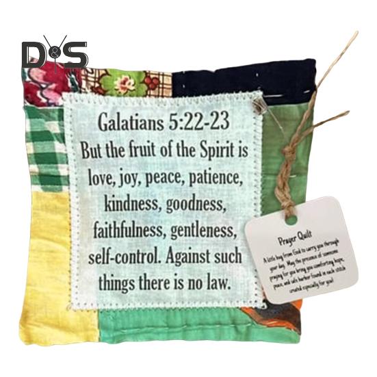 Mini colcha de oração, colcha de oração vintage com dispositivo de madeira dentro, colcha de oração de bolso feita à mão, quadrados, presente religioso para amigos cristãos