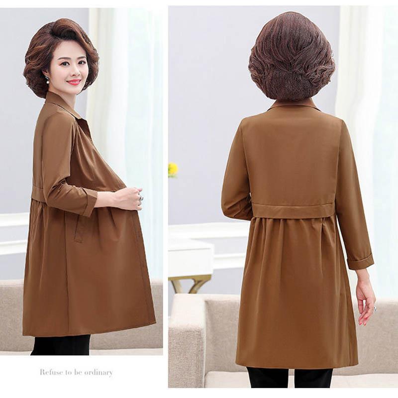 

Мать носит весенне-осеннюю ветровку средней длины, тонкую повседневную куртку больших размеров для женщин XXXXXL