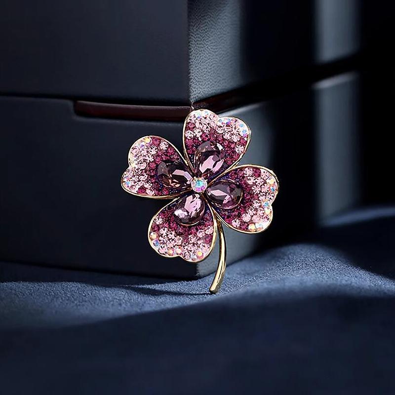 Literary Style Four-Leaf Clover Brooch High-Grade Female High-Grade Corsage Temperament Suit Pin New Accessories To Send Gifts