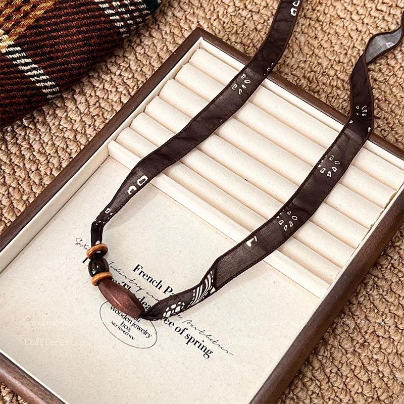 Retro Leopard Print Silk Scarf Necklace for Women - High-end, Luxurious, Niche, Small-sized Collar Chain