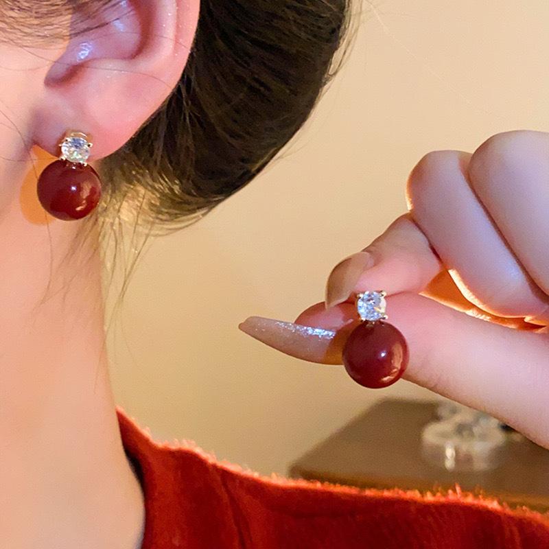 Autumn and winter retro geometric zircon resin earrings light luxury stud earrings exquisite versatile earrings women