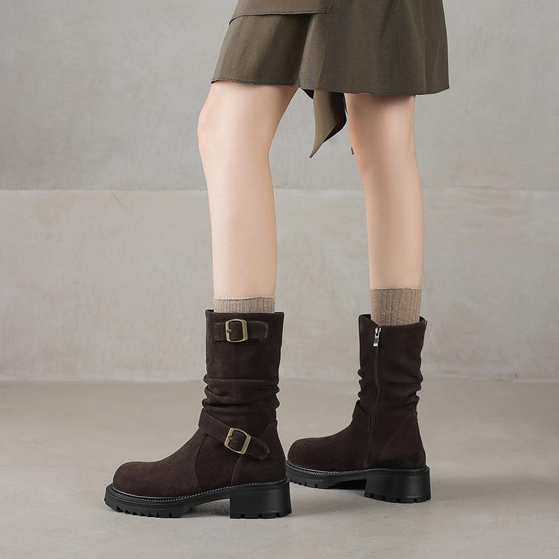 Krazing Pot Fashion Cow Suede Nubuck Winter Round Toe Modern Boots Med Heels Slip on Pleated Style Metal Buckle Mid-calf Boots