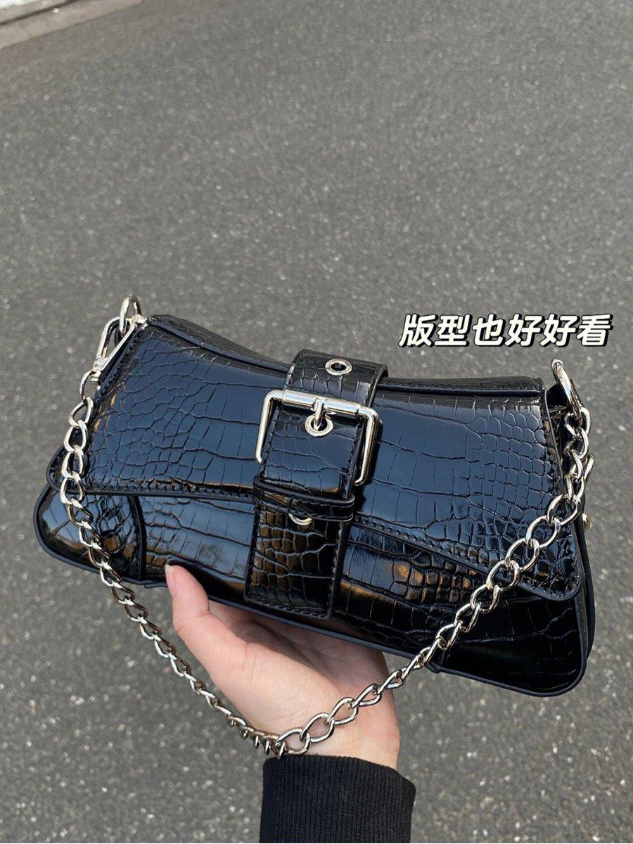 

Сумка женская Spice Girl однотонная нишевая сумка-переноска с цепочкой подмышкой крокодиловая сумка-багет через плечо 25*5*12 чёрный