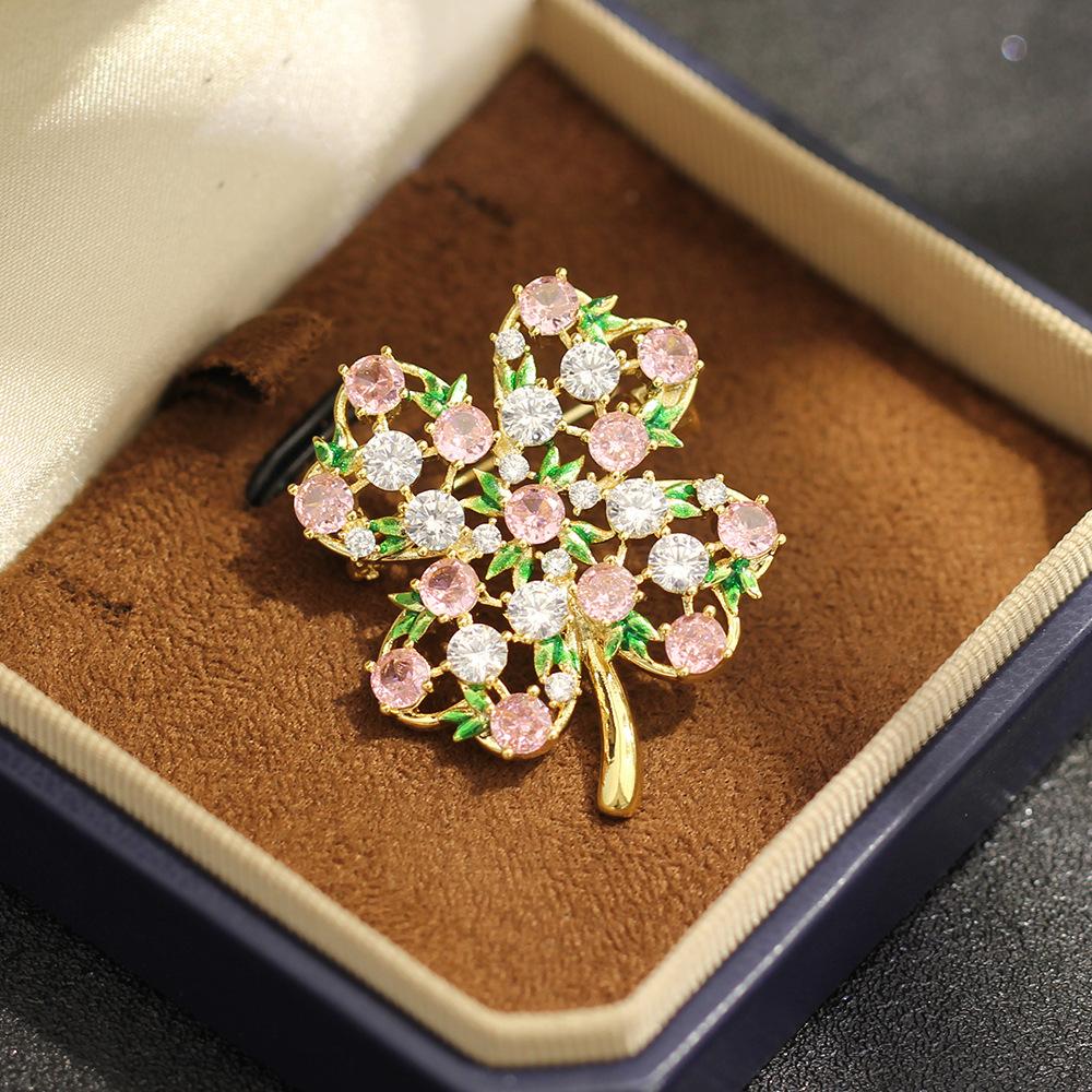 Niche copper inlaid stone pink white zircon four-leaf clover brooch temperament versatile high sense lucky grass pin accessories women's