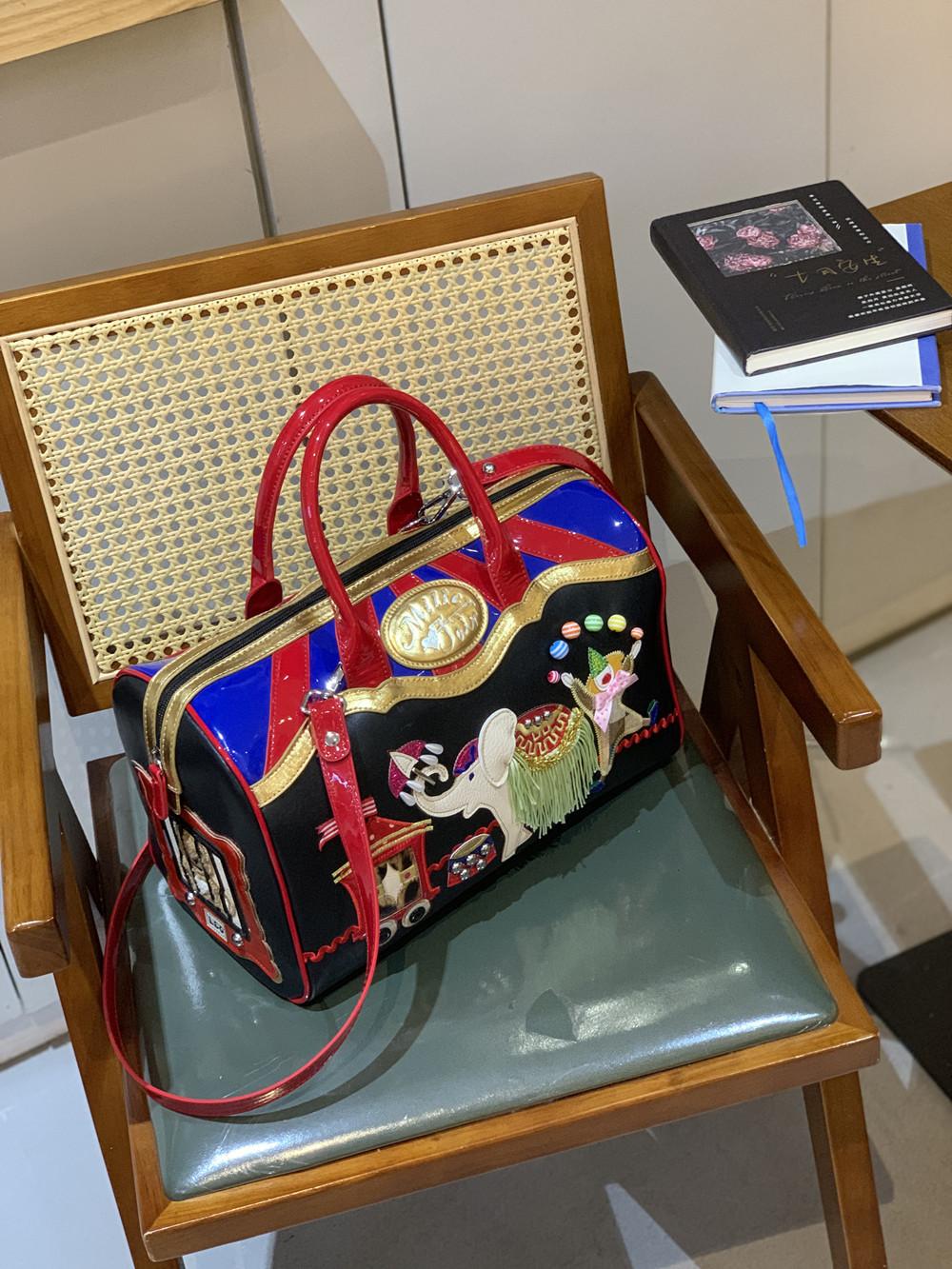 

Thai Circus Creative Tote Bag Boston Pillow Bag Large Capacity Fitness Bag Travel Bag красный