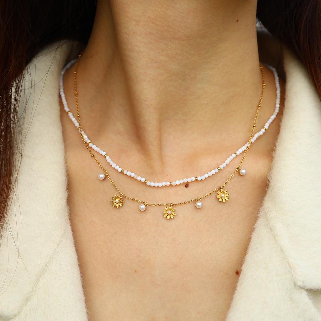 Simple Shell Beaded Necklace, High-End Niche Sunflower Sticky Pearl Pendant Stacked With Collarbone Chain