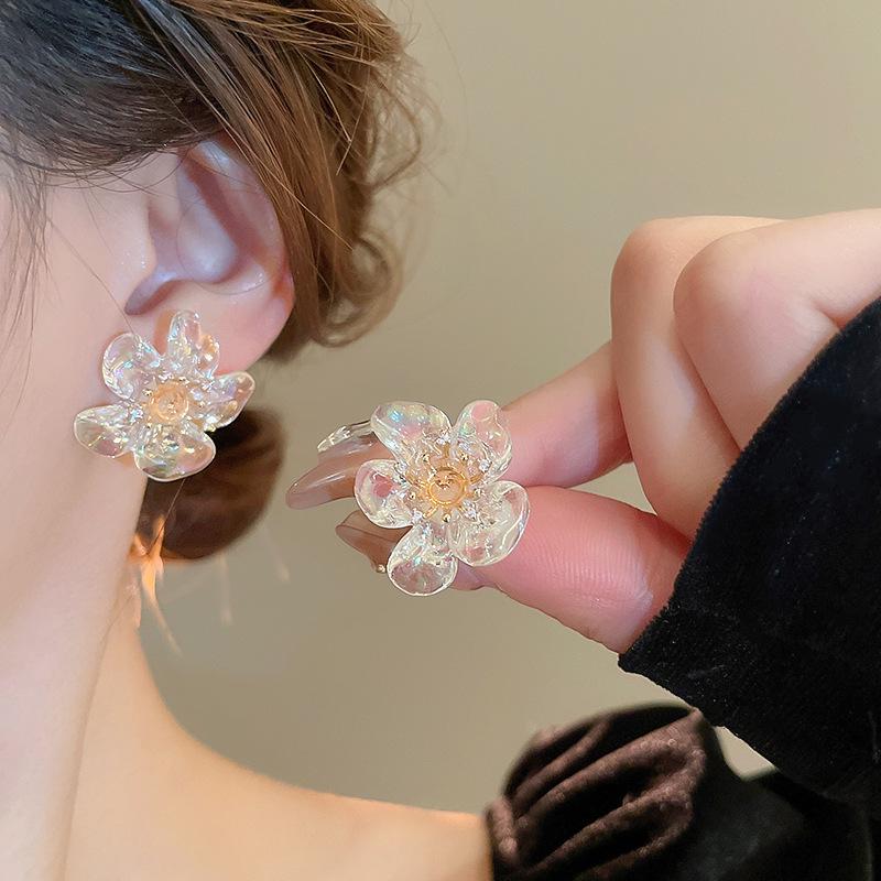 

Spring/Summer Clear Resin Zircon Flower Sterling Silver Earrings, Gold Plated Fashionable and Sweet High-End Jewelry for Women
