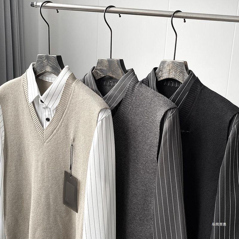 British-Style Knit Vest Shirt: Soft, Textured, Casual Two-in-One Sweater for Men - Perfect for Autumn and Winter.