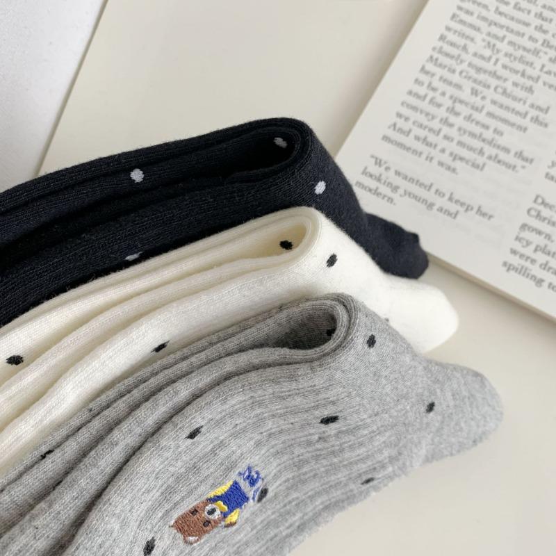 Cartoon-embroidered Mid-top Girls' Fashionable and Versatile Cotton Socks, Simple and Simple Commuting Style, Cute Girls' Long Socks