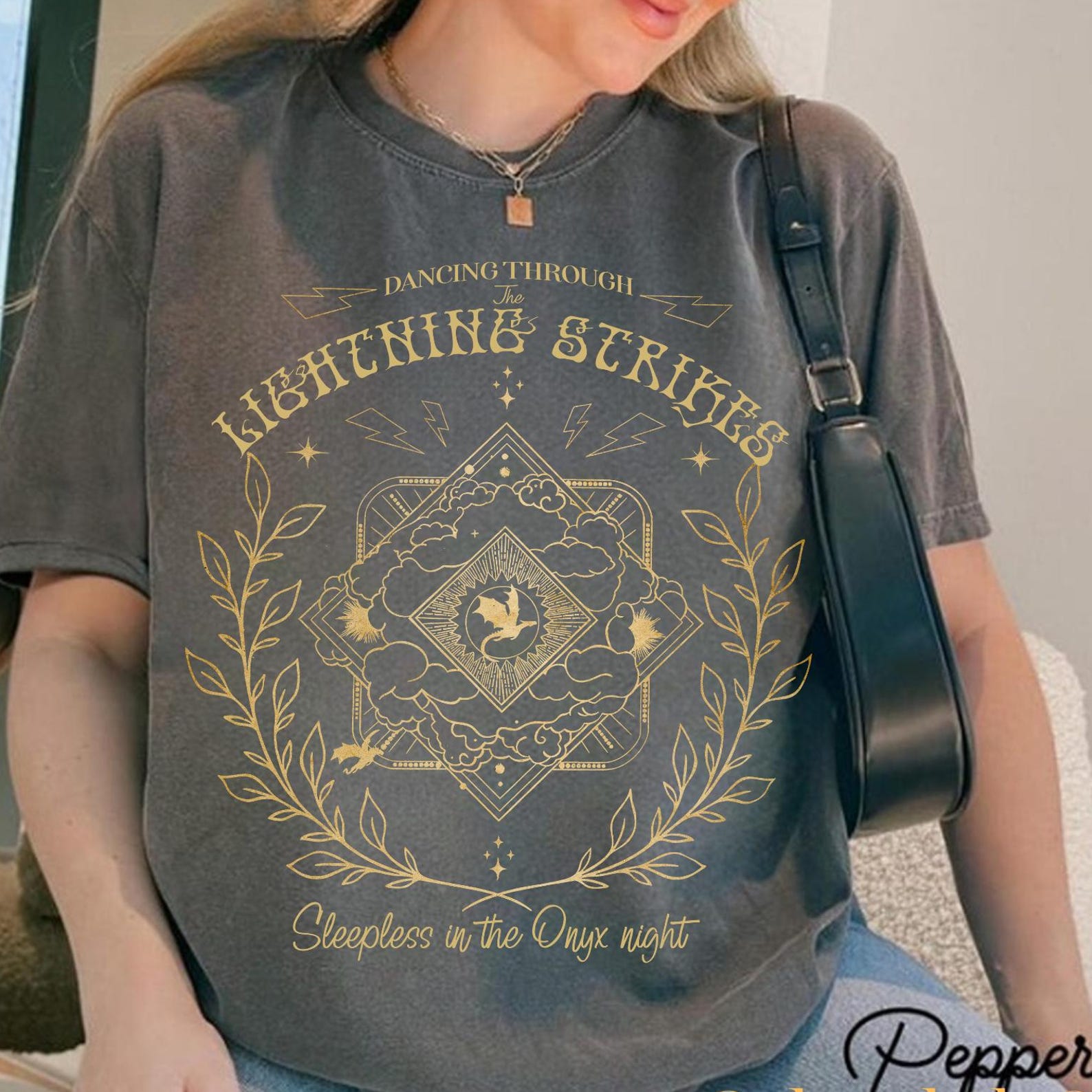 Onyx Storm Dancing Through The Lightning Strikes Shirt, Onyx Storm Cozy, Fourth Wing Inspired Shirt, Dragon Lover Tee, Gothic Dark Academia 3XL