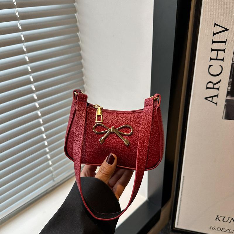 

Однотонная сумка женская 2025 новая нишевая летняя модная трендовая сумка под мышкой повседневная в иностранном стиле на плечо/кроссбоди красный