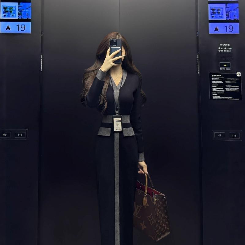 [] Temperament slim-fitting V-neck long-sleeved knitted dress women's autumn and winter waist and thin high-end hip skirt