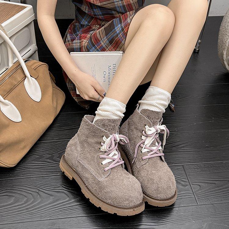 Grape mother's boots of the same style increase by 4cm in autumn~ fashionable big round head contrasting color pair of shoelaces short Martin boots fo