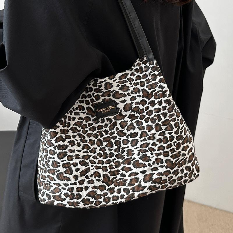 Large Capacity Leopard Print Commuting Bag for Women Trendy Autumn New Casual and Fashionable One-shoulder Armpit Tote Bag