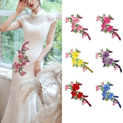 Nášivka na oděv Vysoká stálost barev Odnímatelné Ruční vyšívání odolné proti vráskám v etnickém stylu Květinová textilní nášivka Domácí zásoba