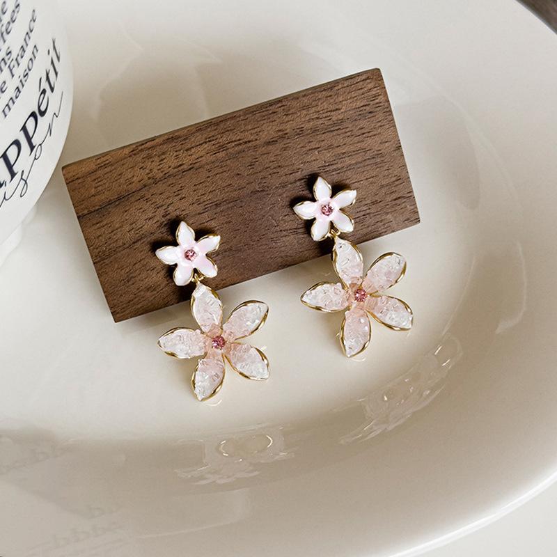 

Серьги-пусеты с бриллиантовой капелькой, в виде цветка, весенне-летние, милые, маленькие, свежие, модный и уникальный дизайн, высококлассные серьги