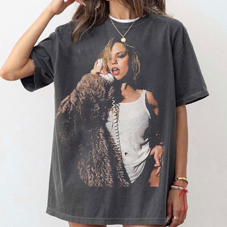 

Renee Rapp Middle Finger Bite Me Tour Vintage Shirt Gift For Women and Unisex Unisex TShirt S3XL Cotton Short Sleeves Streetwear M