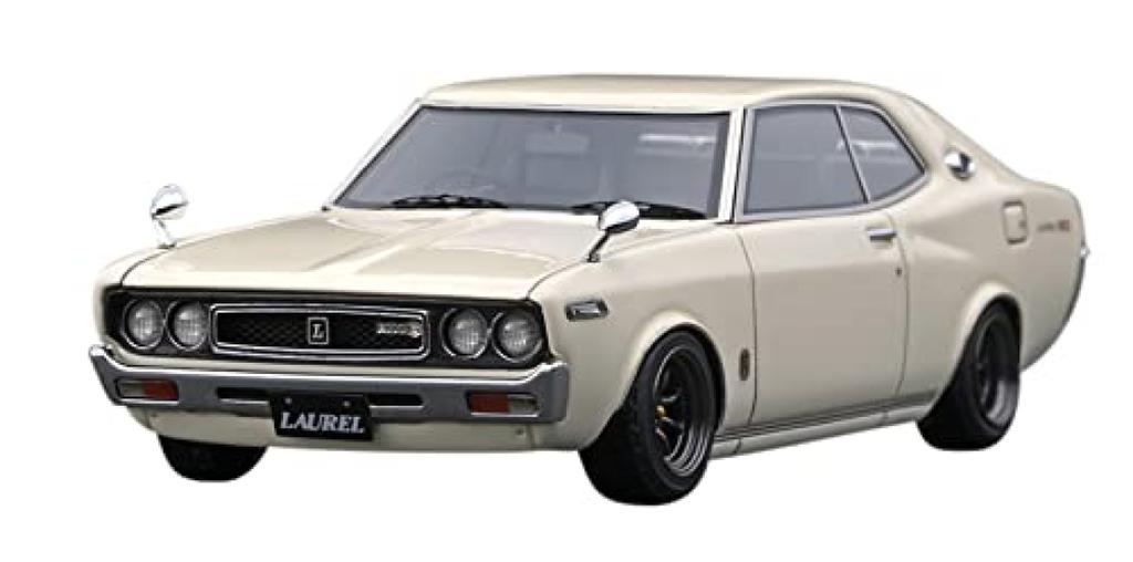 ignition model Nissan Laurel 2000SGX White finished product 1/43 (C130)
