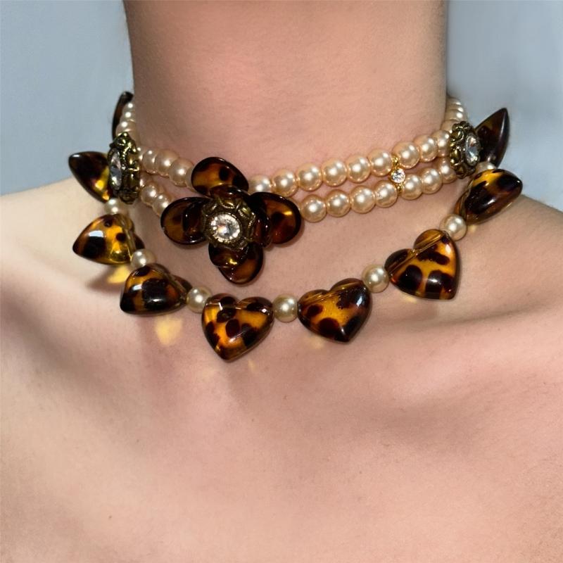 Artisanal Leopard Inspired Heart Jewelry Acrylic Pearls Chain Contemporary Design For Fashion Forward Women