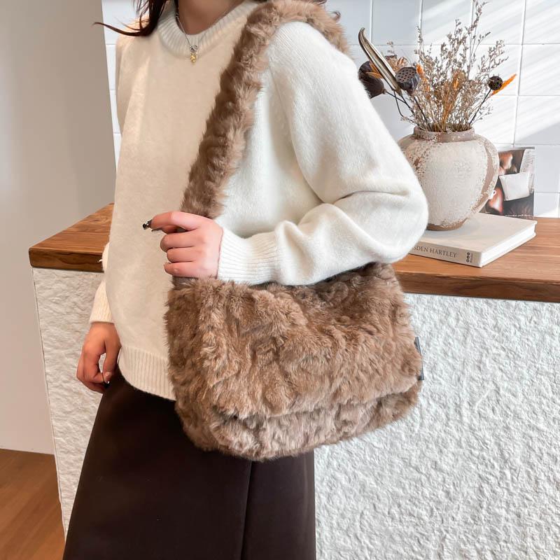 Fashionable Flap Clutch Purse Bag Soft Faux Fur Small Shoulder Bags For Women 2025 Winter Trend Korean Plush Handbags Crossbody Bag