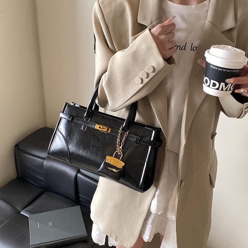 Large-capacity Bag Women's Autumn and Winter Versatile 2025 New Simple Shoulder Messenger Bag Portable Commuter Child and Mother Tote Bag