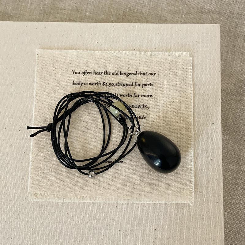 

Чувство нишевого дизайна, капля воды, черная веревка из натурального камня, длинное ожерелье, простой и универсальный характер, модная цепочка на шею, цепочка для свитера.