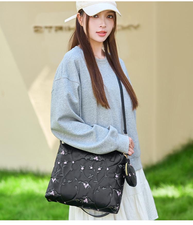 Stylowa Haftowana Kwiatowa Torba Crossbody 2025 - Torebka w Koreańskim Stylu z Pojedynczym Paskiem na Ramię, Mała Okrągła Torebka