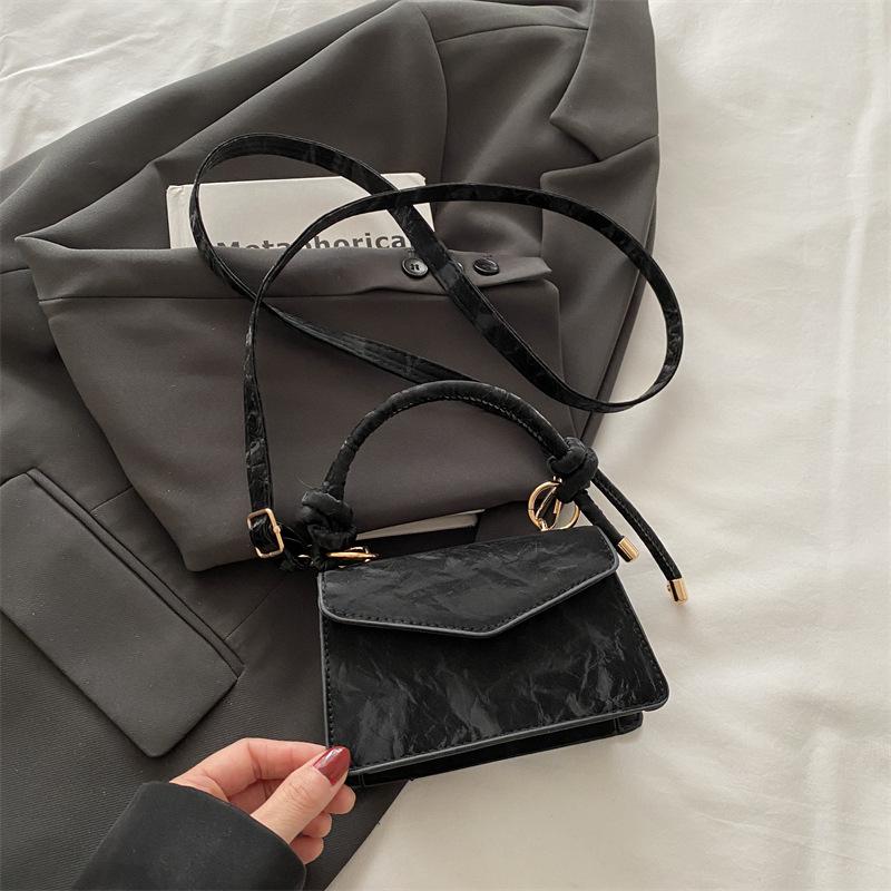 

2025 spring and summer new fashion simple personalized small bag women s versatile ins shoulder messenger bag small square bag