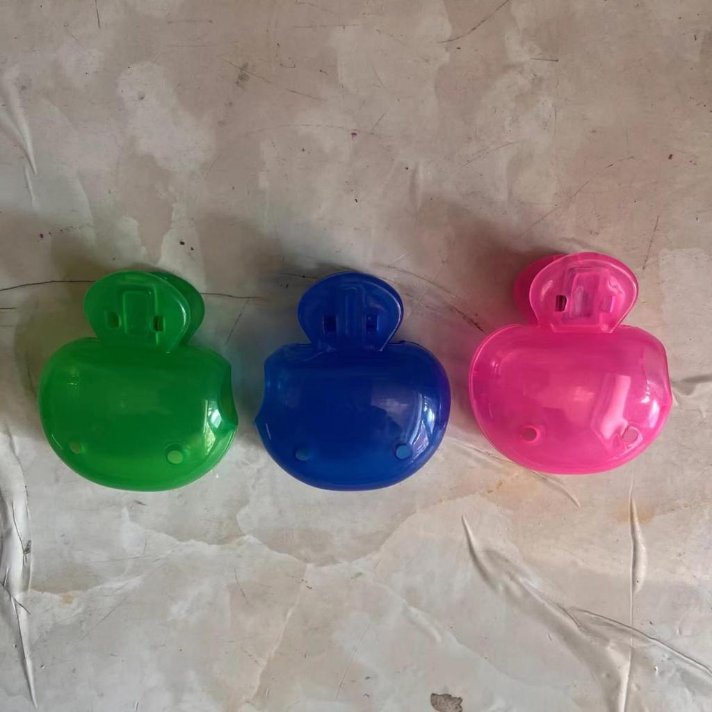 Portable Toothbrush Storage Clip with Protective Cap: Practical and Stylish, Keep Your Toothbrush Clean and Dust-Free.