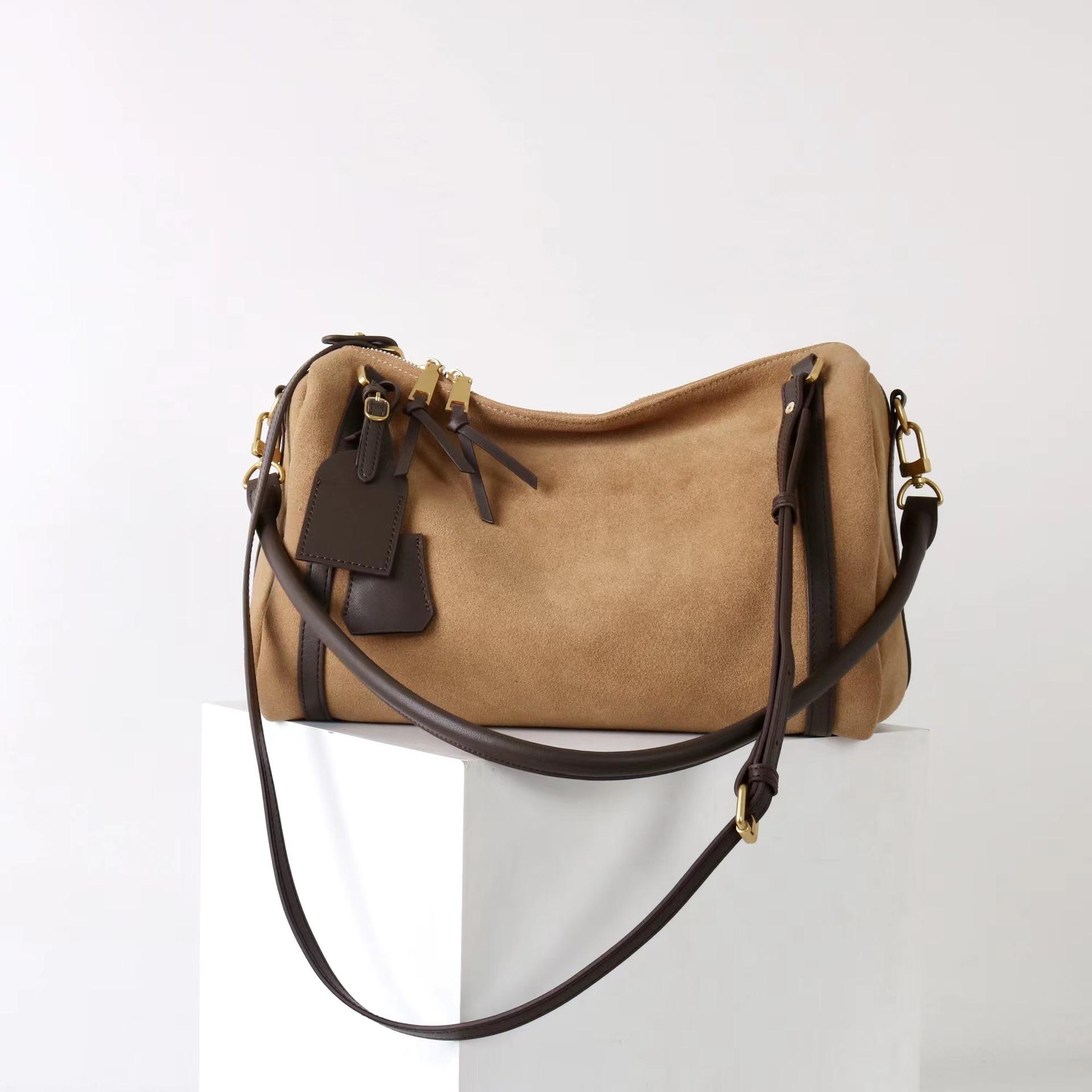 

Mendy Suede Leather Boston Bag Luxury Designe Pillow Bag Women Large Capacity Shoulder Cross Commuting Bag Bowling Bag Travel