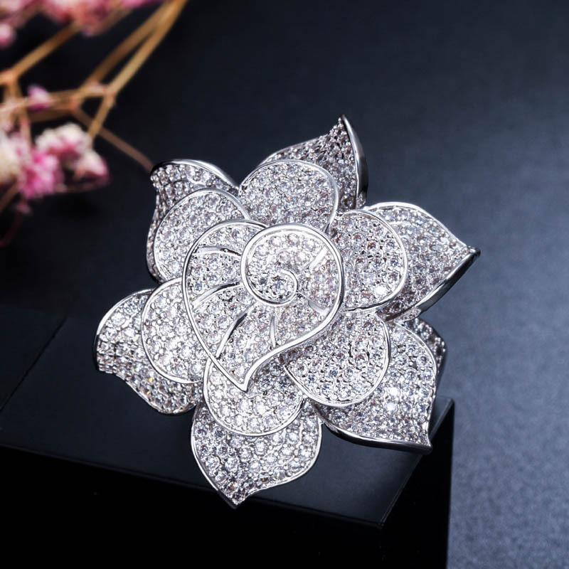J0091 Popular Ring Ring Jewelry, Slightly Set Zircon Flower Ring Elegance