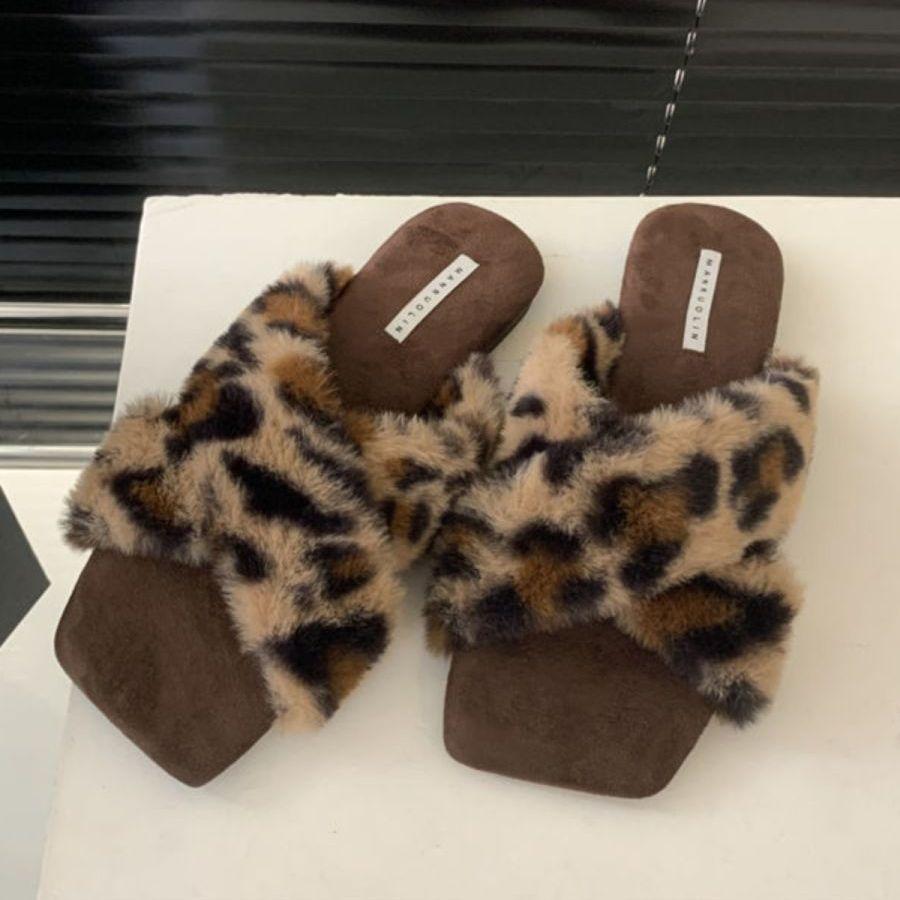 2025 Autumn and Winter New Cross-strapped Mao Mao Slippers Women's Wear Fashionable Versatile and Foreign Flat-bottomed Mao Mao Shoes