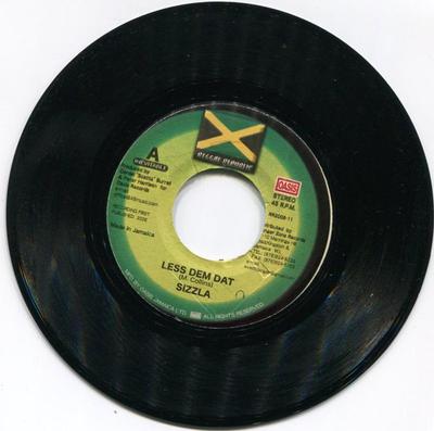 Disque 7 pouces SIZZLA / WAYNE MARSHALL - Less Dem Dat / Turn It Up R200611 Reggae Republic 2006 Jamaïque Reggae, Ska & Dub Occasion