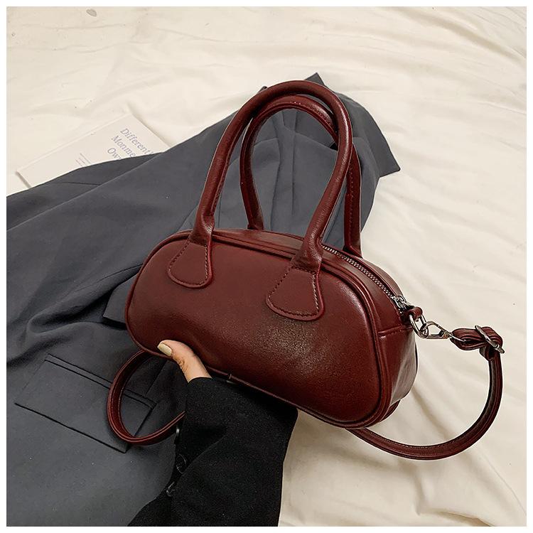 Premium Sense Retro Small Bag Women'S Fashion Simple Bowling Bag Maillard Style Shoulder Messenger Bag