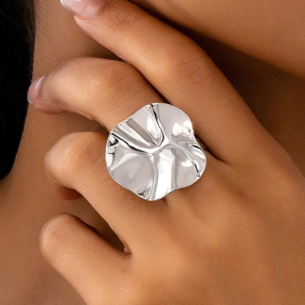 A Women's Ring Irregular Metal Round Simple Women's Ring Suitable for Daily Wear and Vacation Wear