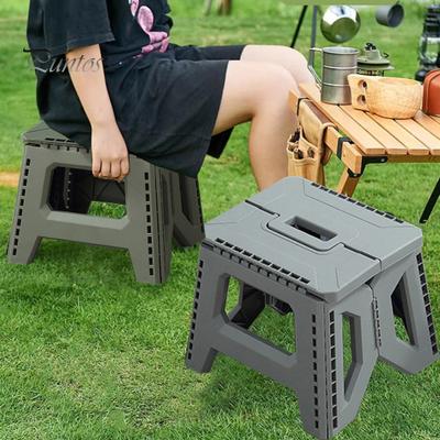 Sgabello pieghevole in plastica con maniglia portatile, capacità di carico di 400 libbre, leggero e resistente, per campeggio, caccia, picnic, pesca, mini sedia pieghevole