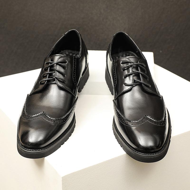 Herresko i skinn for forretningsbruk Moteabel gentleman-stil Daglig kontor utendørs fritidsselskap Bryllup formelle elegante sko
