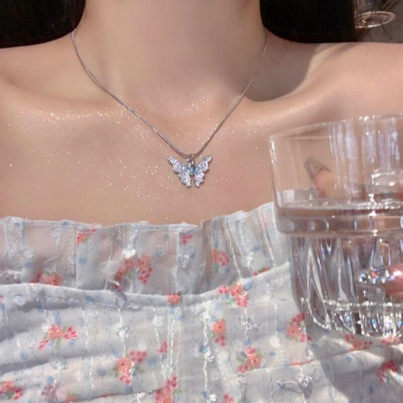 Popular gradual change color butterfly necklace women's new fashion sweet cool light luxury niche design sense collarbone chain accessories