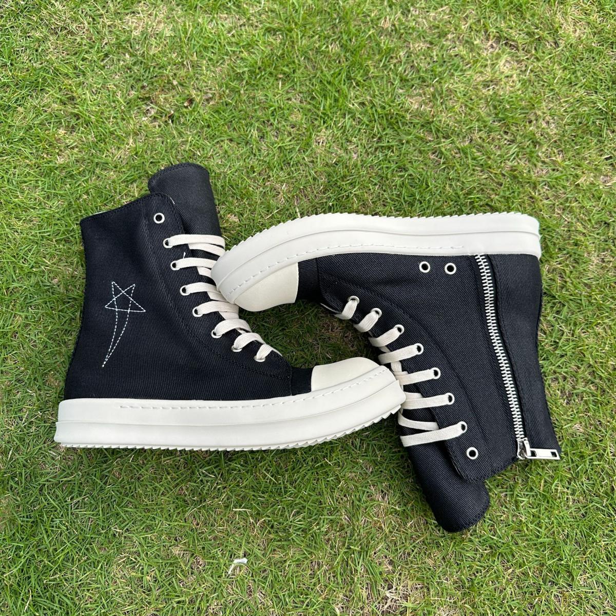Ro Classic Style Black Canvas Boots