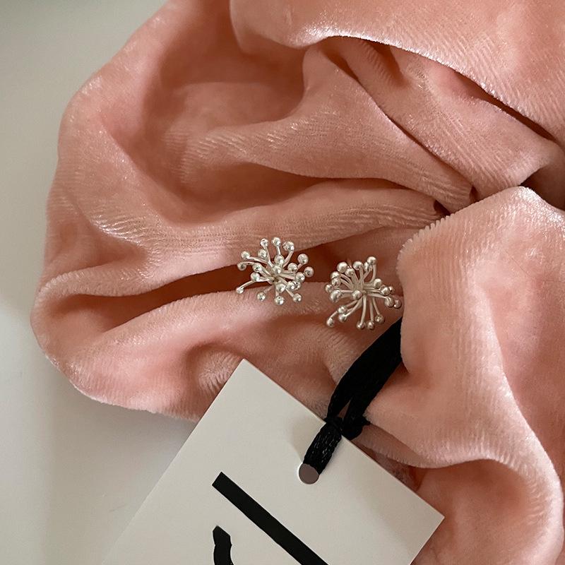 Exquisite Retro Hong Kong Firework Stud Earrings: Stylish, Trendy, and Versatile Accessories for Women