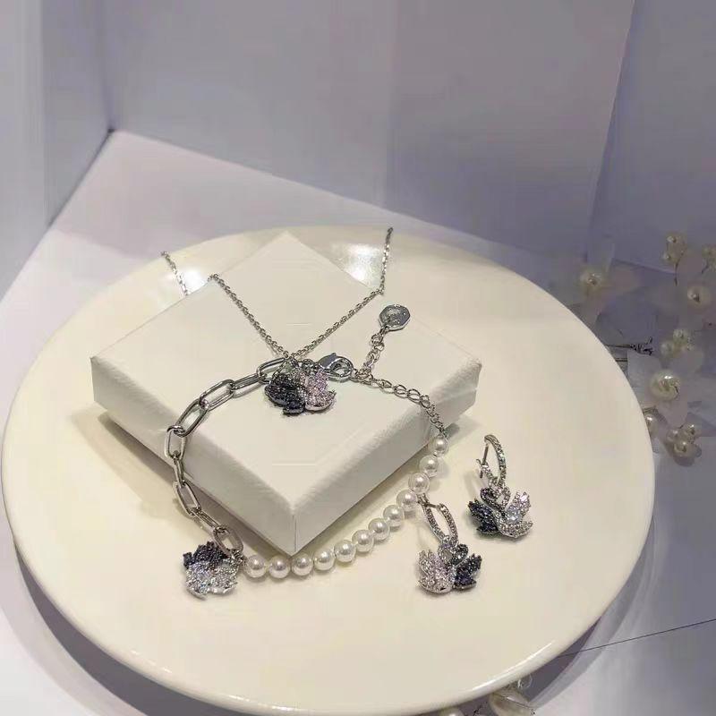 Swan Necklace: Black & White Swarovski Crystal Clavicle Chain
