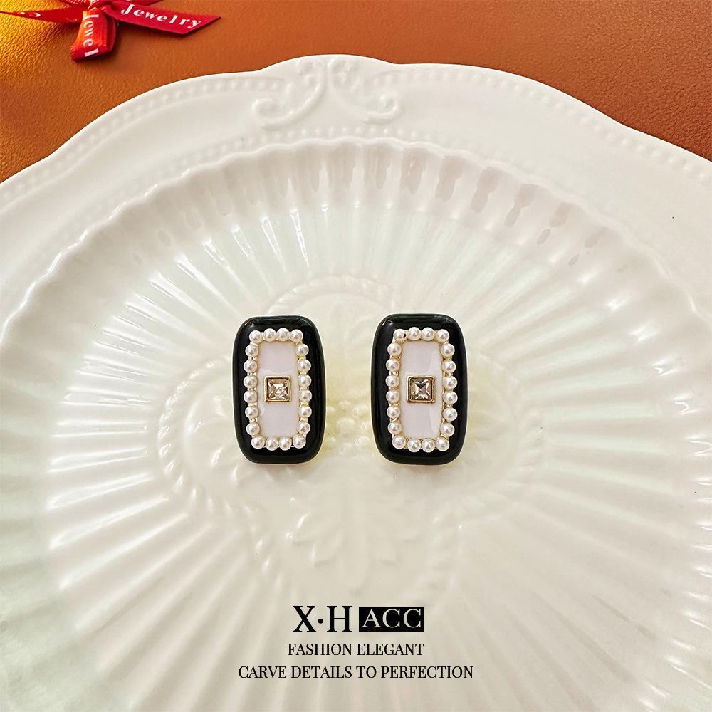 Vintage Bow Earrings: Timeless, High-End Retro Fashion Accessory