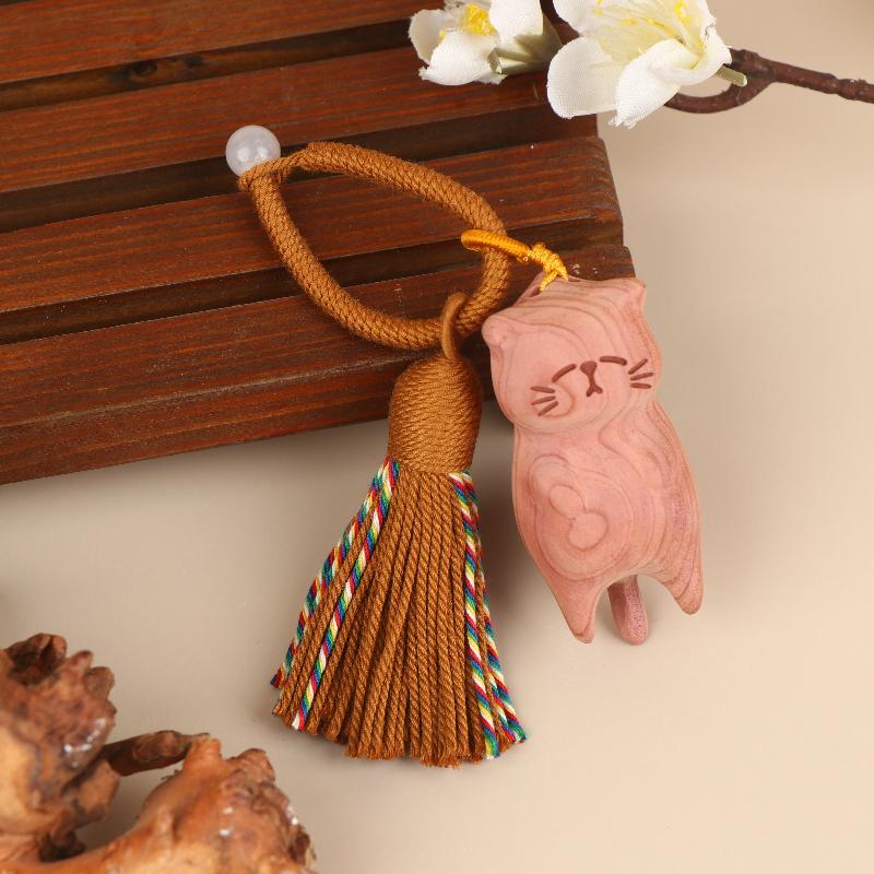 Handcrafted Cypress Cute Blessing Catching Cat Pendant Animal Art For Bags Car Keys Charm Accessories Decoration