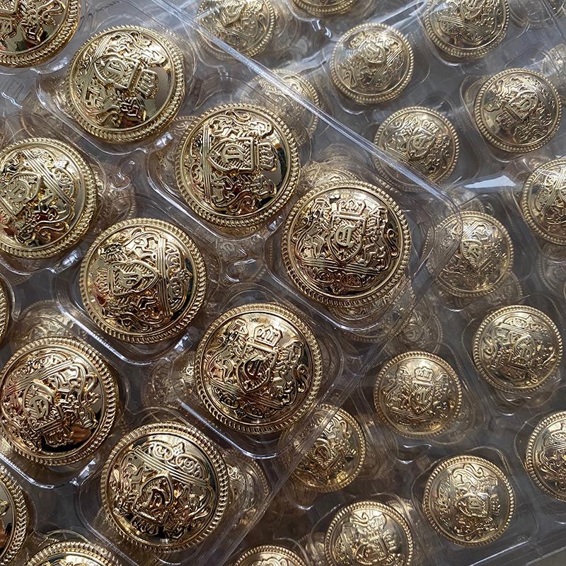 

Yisen ESSTUDIO ретро колледж стиль школьная куртка с двумя металлическими пуговицами и львом Model 1# Shiny Gold 25.0 MM