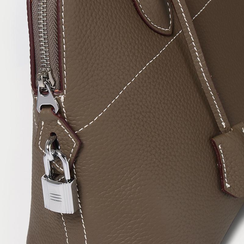 Bag Women's First Layer Cowhide Leather Women's Shell Bag Shoulder Bag Messenger Bag One Piece Delivery Fashionable and Versatile New Models