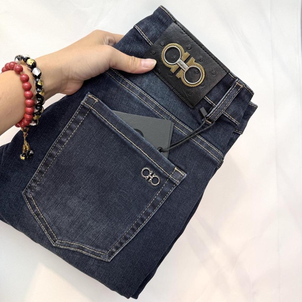 Męskie jeansy slim straight ze stretchem ze złotym haftem - Kolekcja wiosna/jesień